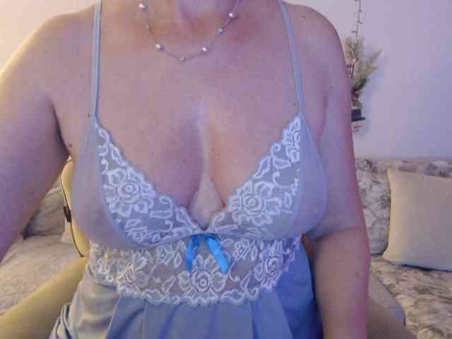 goodSnowQueen webcam