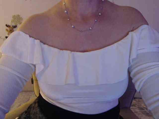 goodSnowQueen webcam