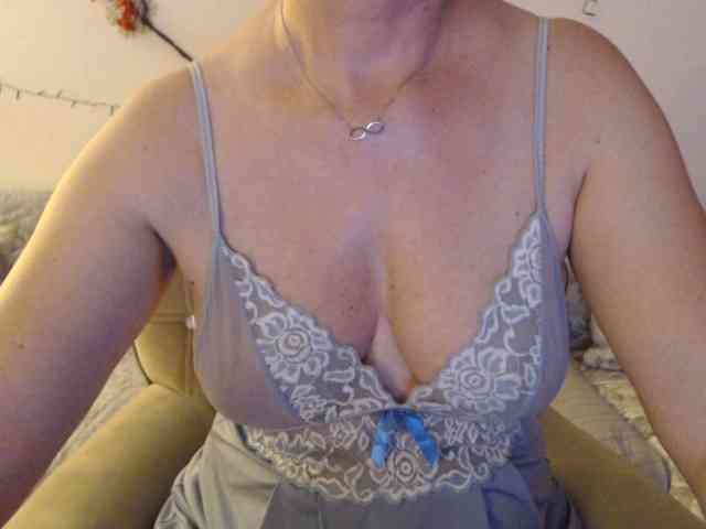 goodSnowQueen webcam