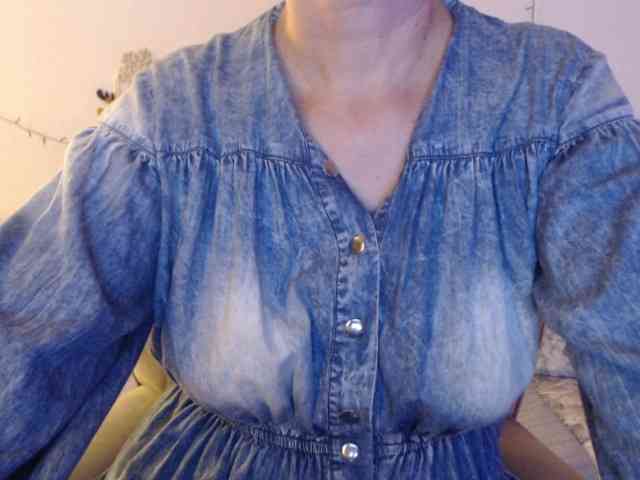 goodSnowQueen webcam