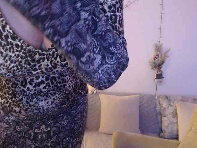 goodSnowQueen webcam