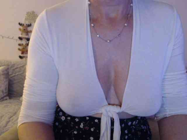 goodSnowQueen webcam