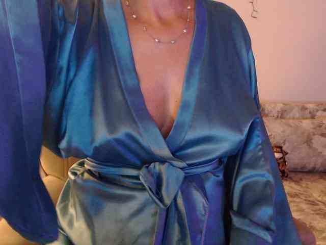 goodSnowQueen webcam