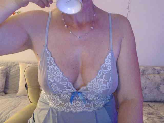 goodSnowQueen webcam