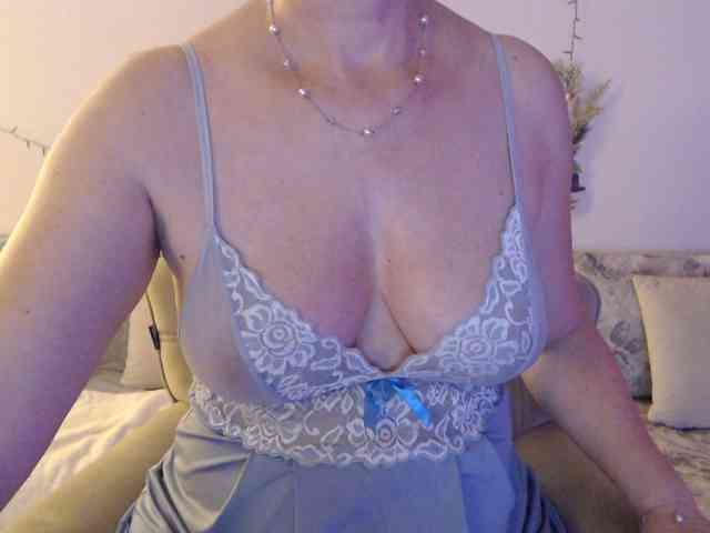 goodSnowQueen webcam