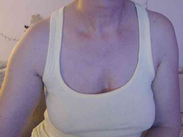 goodSnowQueen webcam