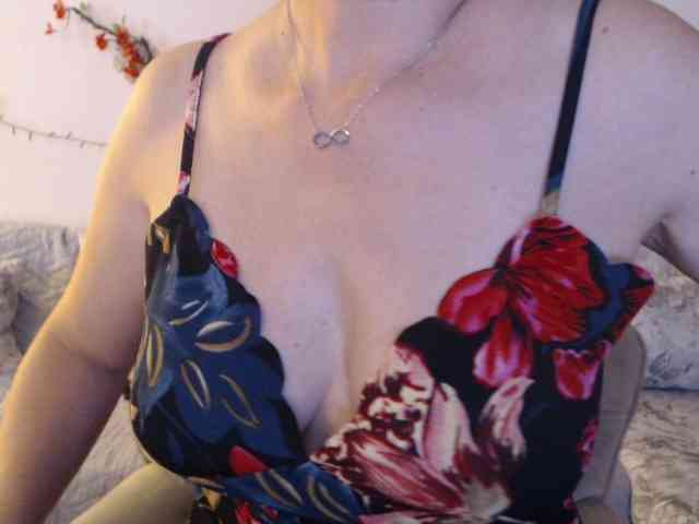goodSnowQueen webcam