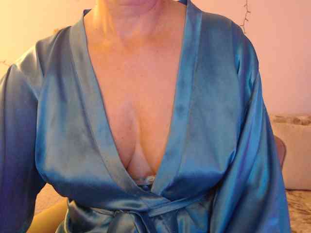 goodSnowQueen webcam