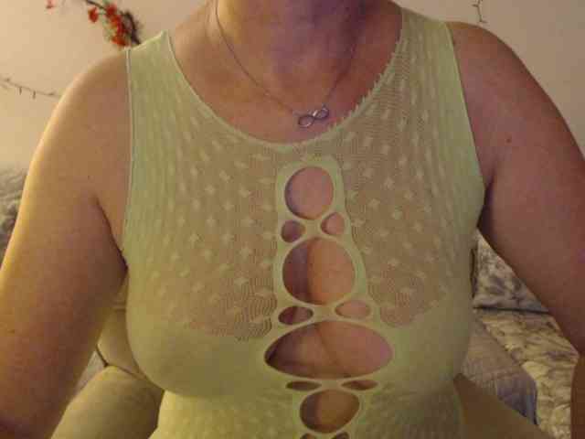 goodSnowQueen webcam