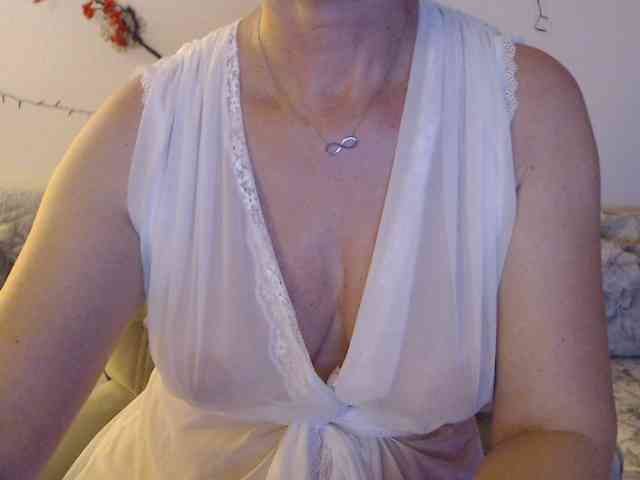 goodSnowQueen webcam
