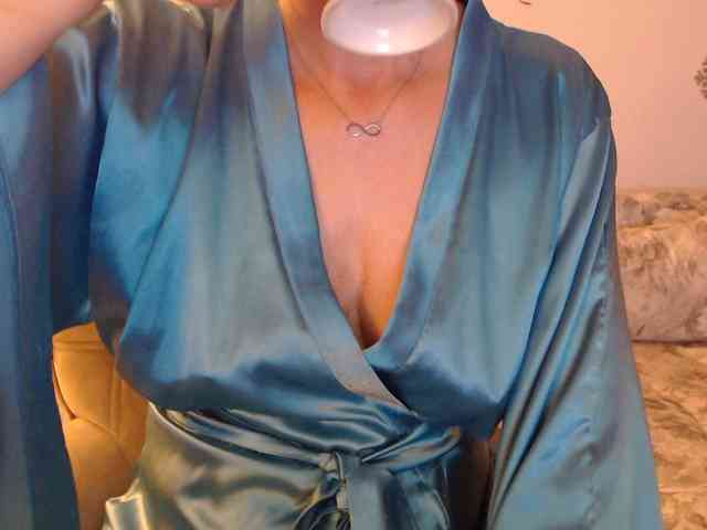 goodSnowQueen webcam