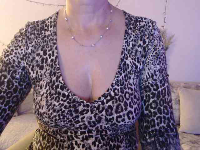 goodSnowQueen webcam