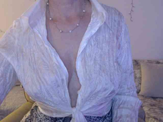 goodSnowQueen webcam