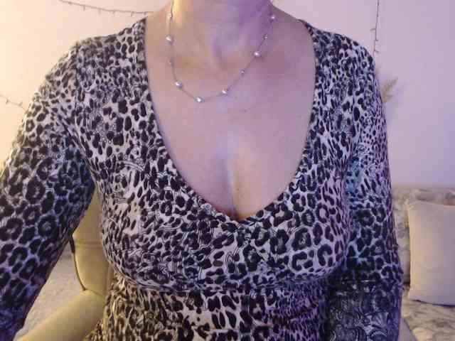 goodSnowQueen webcam