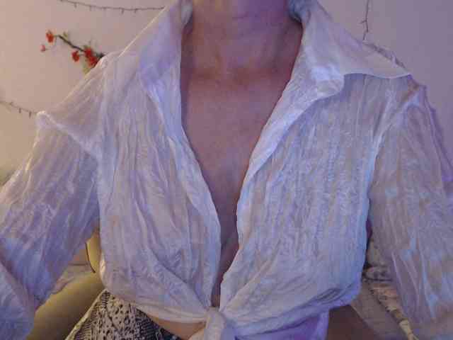 goodSnowQueen webcam