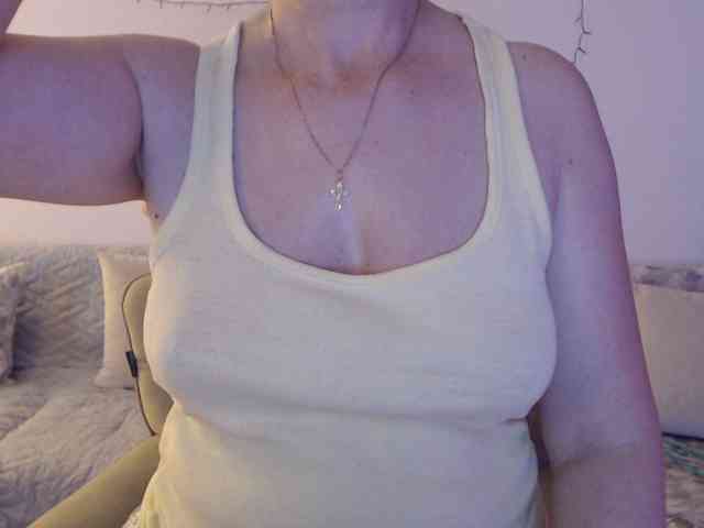 goodSnowQueen webcam