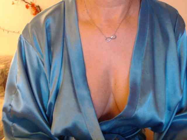 goodSnowQueen webcam