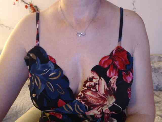 goodSnowQueen webcam