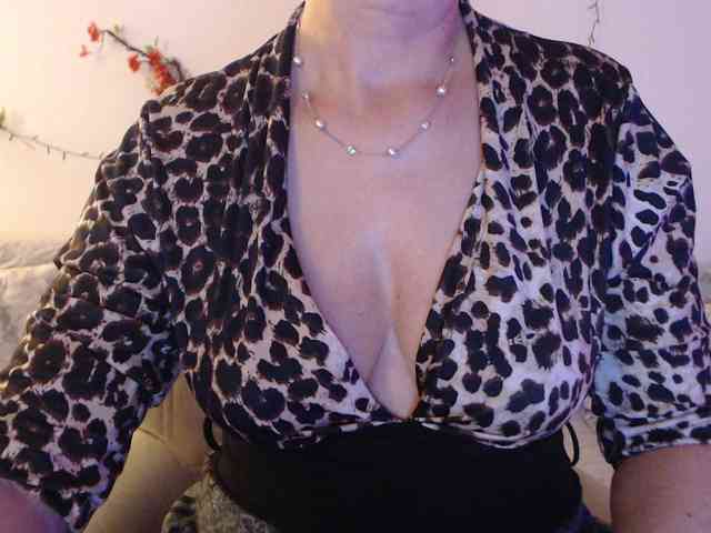 goodSnowQueen webcam