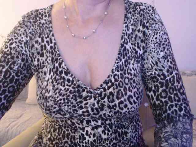 goodSnowQueen webcam