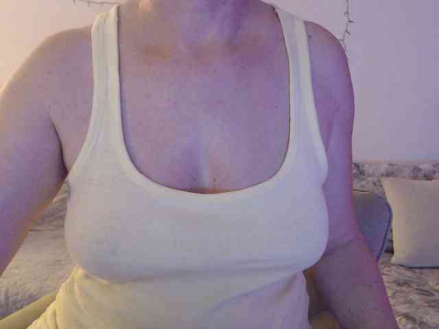 goodSnowQueen webcam