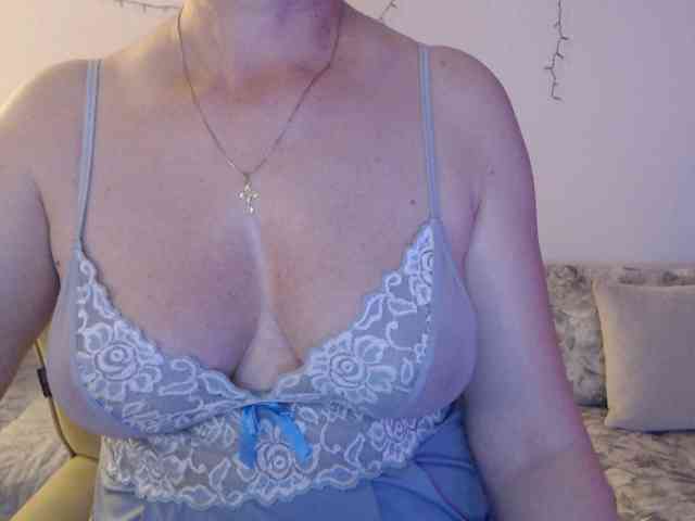 goodSnowQueen webcam