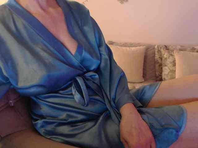 goodSnowQueen goodSnowQueen