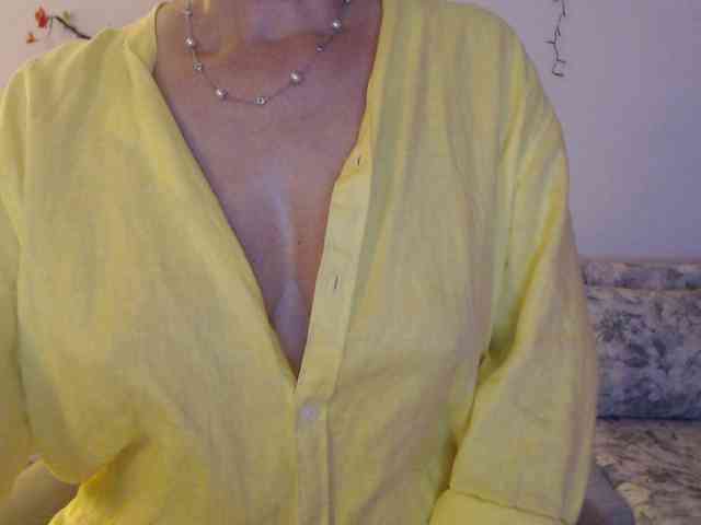 goodSnowQueen webcam