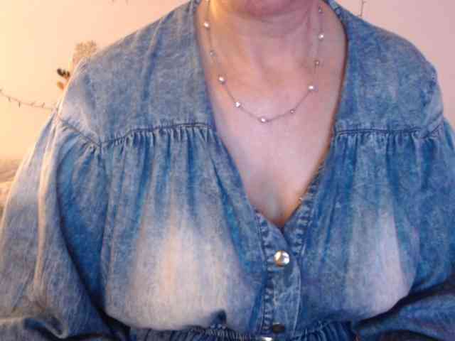 goodSnowQueen webcam