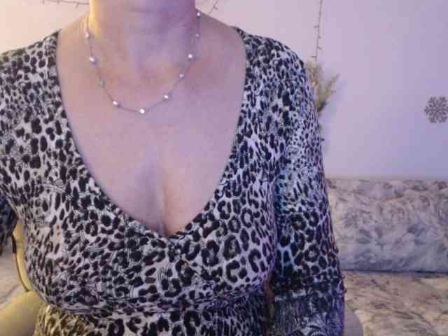 goodSnowQueen webcam