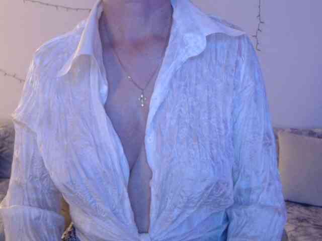 goodSnowQueen webcam