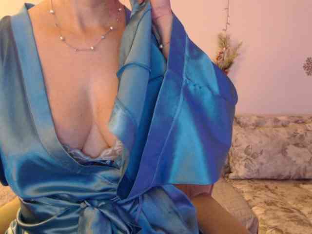 goodSnowQueen webcam