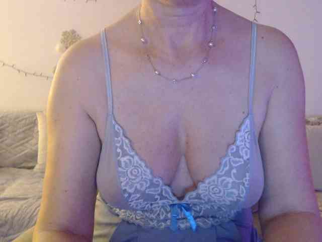 goodSnowQueen webcam