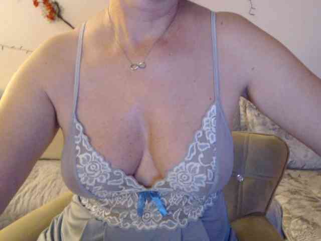 goodSnowQueen webcam