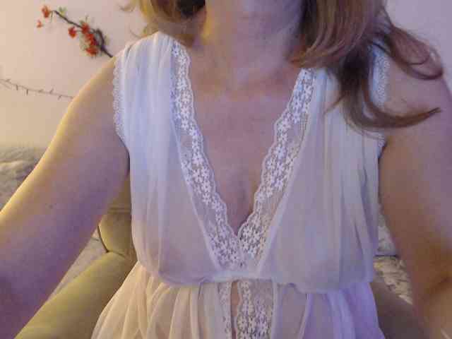 goodSnowQueen webcam