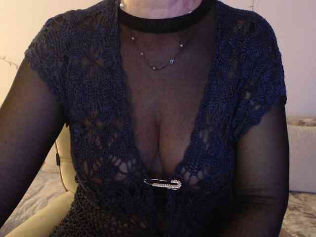 goodSnowQueen webcam