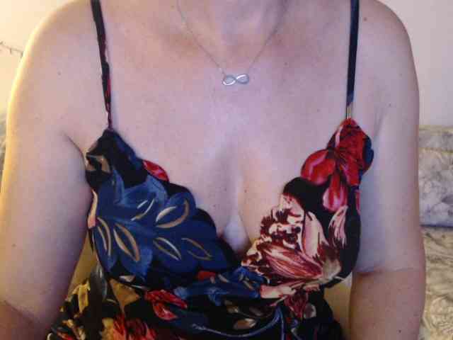 goodSnowQueen webcam