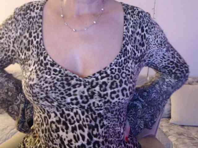 goodSnowQueen webcam