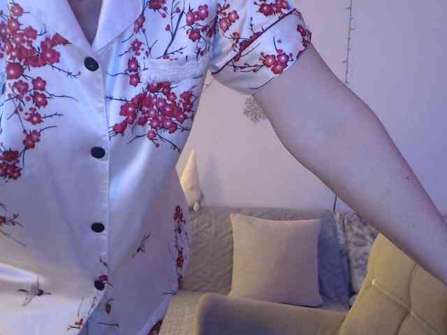 goodSnowQueen webcam