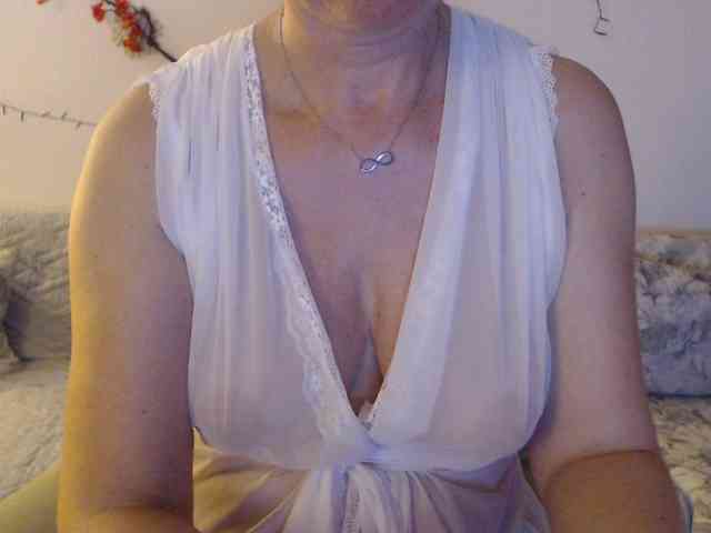 goodSnowQueen webcam