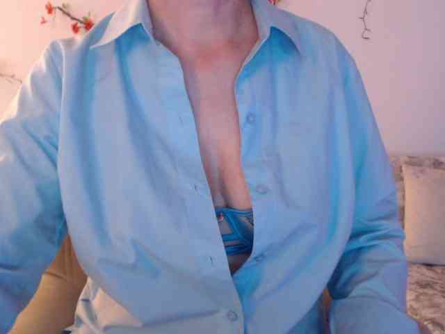 goodSnowQueen webcam