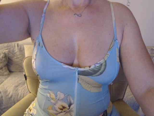 goodSnowQueen webcam