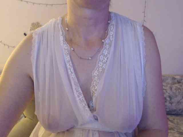 goodSnowQueen webcam