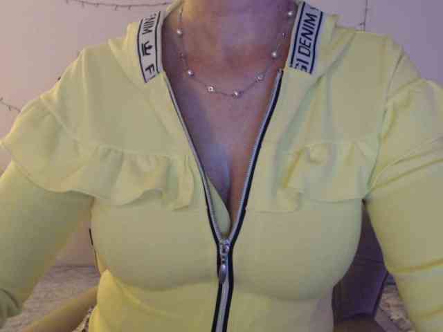 goodSnowQueen webcam