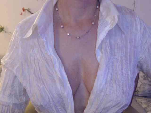 goodSnowQueen webcam