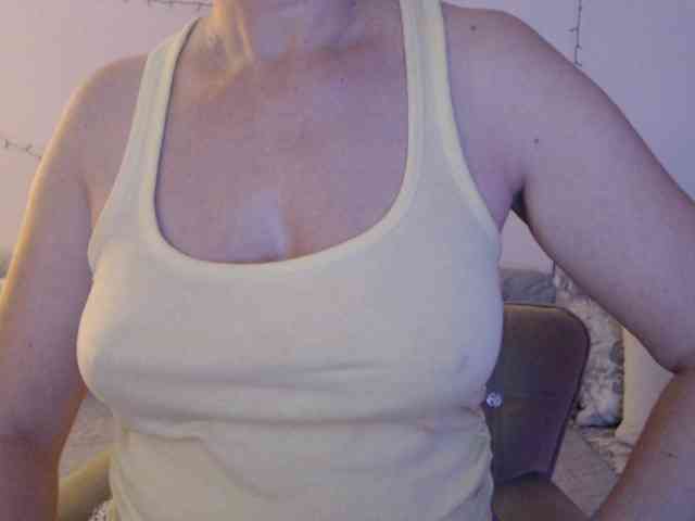 goodSnowQueen webcam