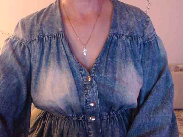 goodSnowQueen webcam