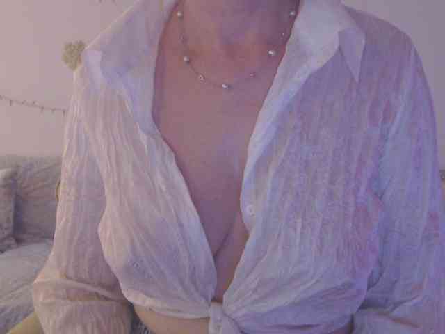 goodSnowQueen webcam