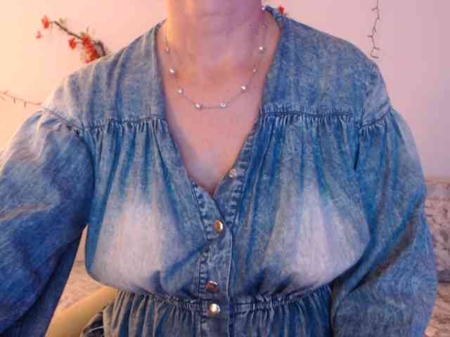 goodSnowQueen webcam