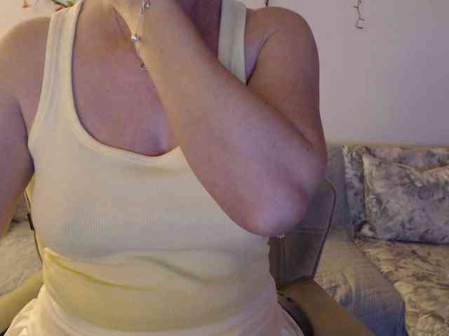 goodSnowQueen webcam